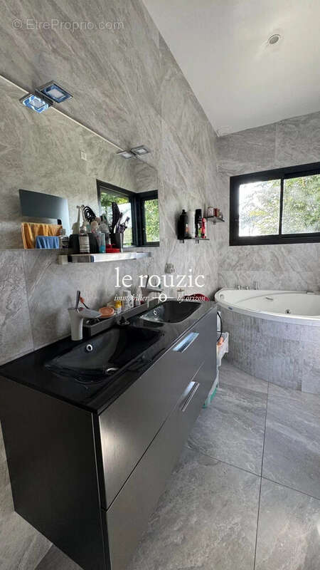 Maison 325 m² à Vannes  - photo 8