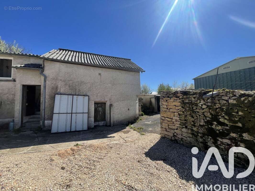 Maison 180 m² à Saint-Saturnin-De-Lenne  - photo 4