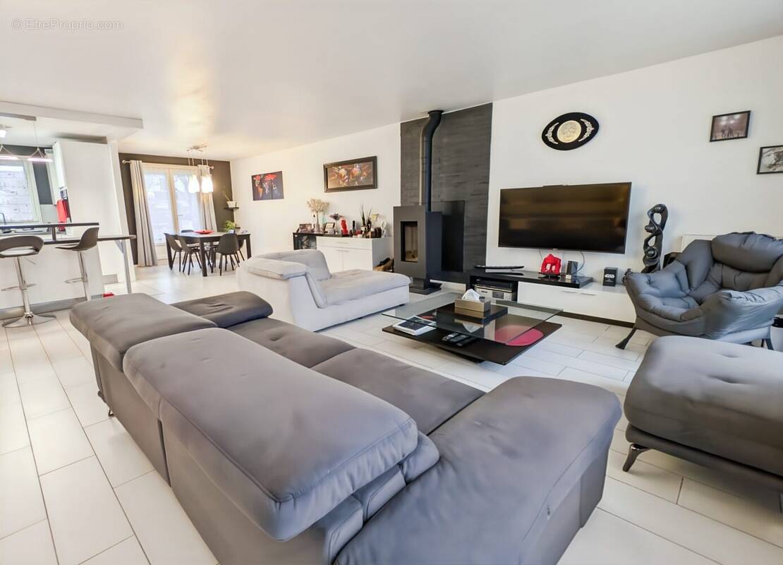 Maison à LE MESNIL-SAINT-DENIS