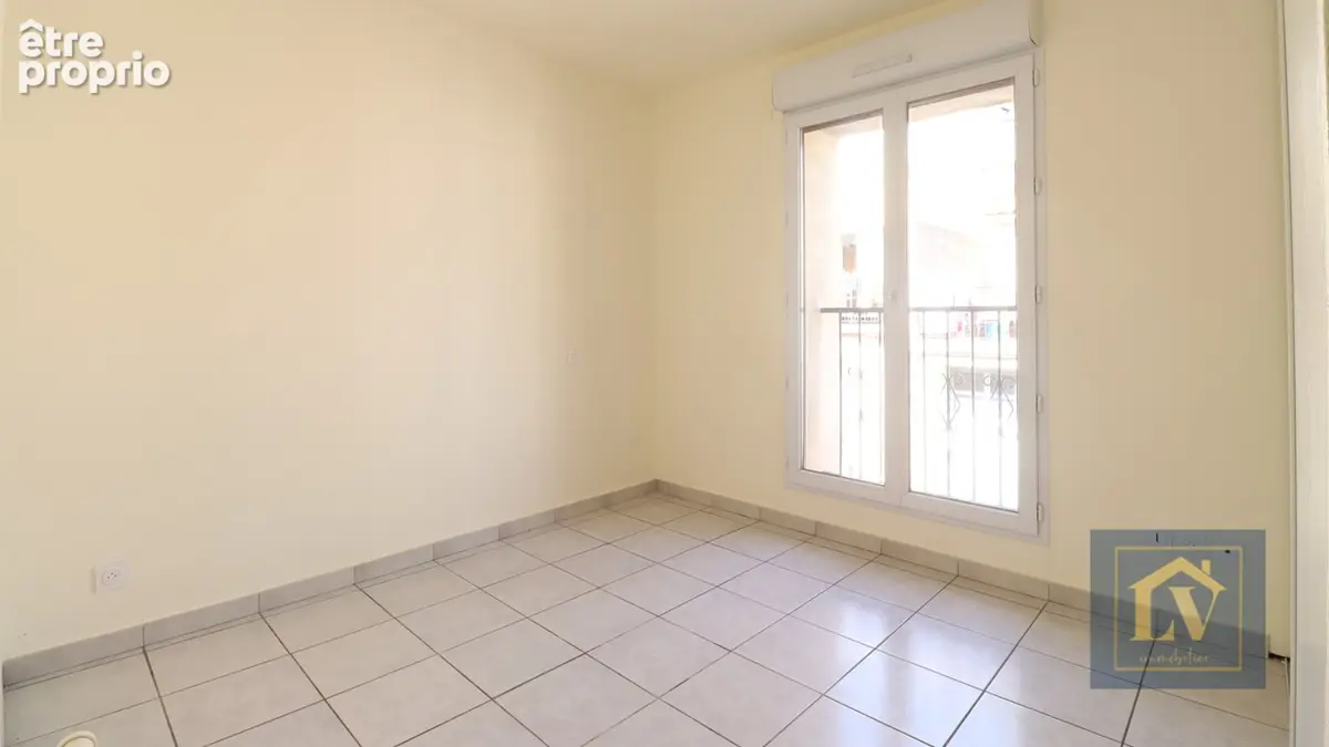 A vendre spacieux T3 avec place de stationnement dans garage - photo 6