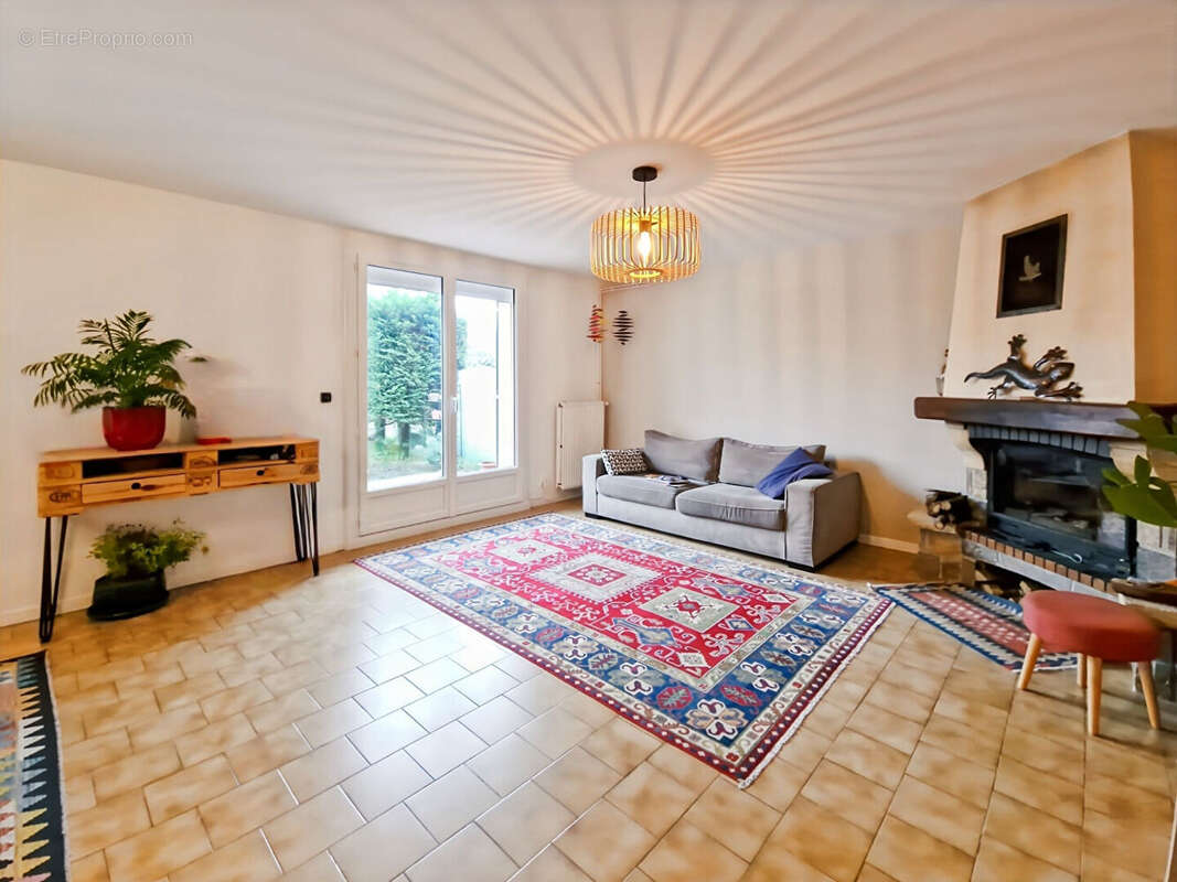 Maison à DAMMARIE-LES-LYS