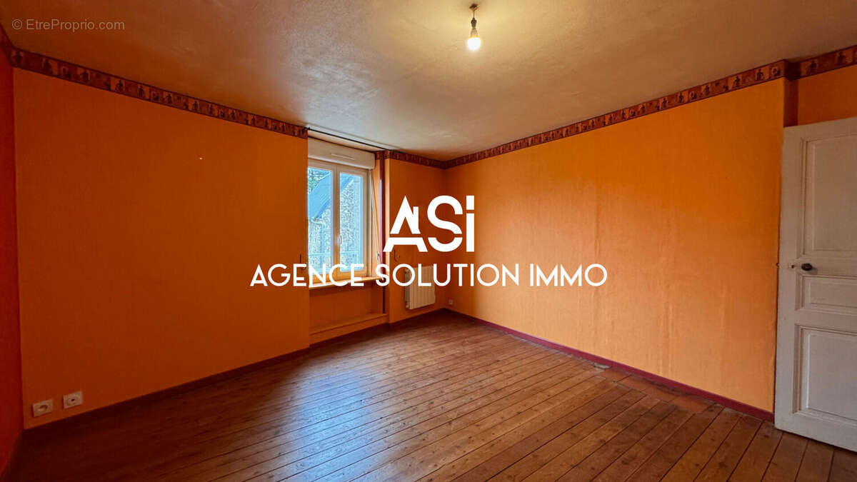 Maison de bourg ancien relais - 106 m2 5P 2CH - très lumineux - Cour- cave - fort potentiel agrandissement - photo 6