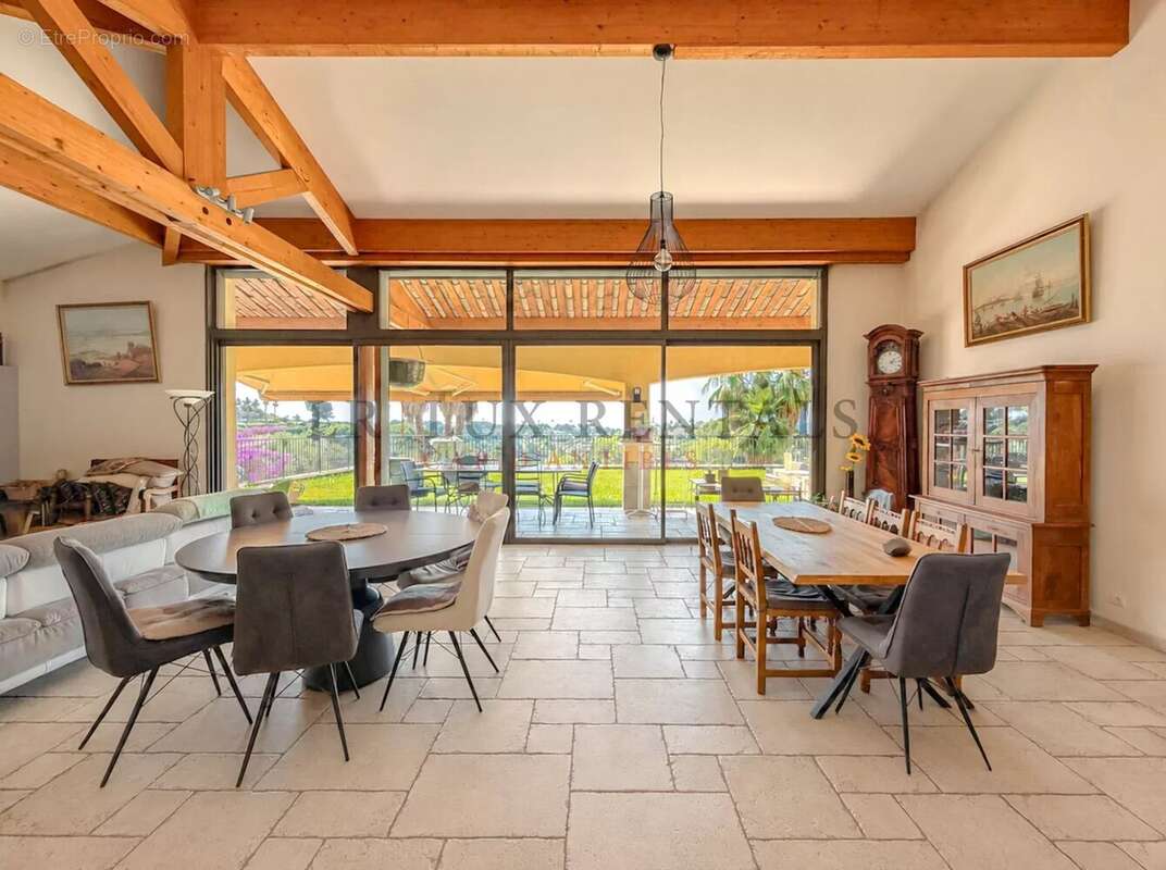 Un Havre de Paix aux Brusquets – Propriété de Prestige avec Piscine sur 19 772 m² de Nature - photo 3