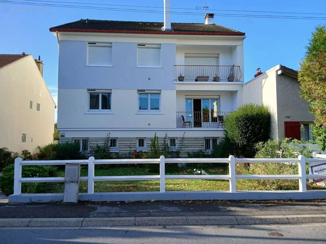 Appartement à SARTROUVILLE