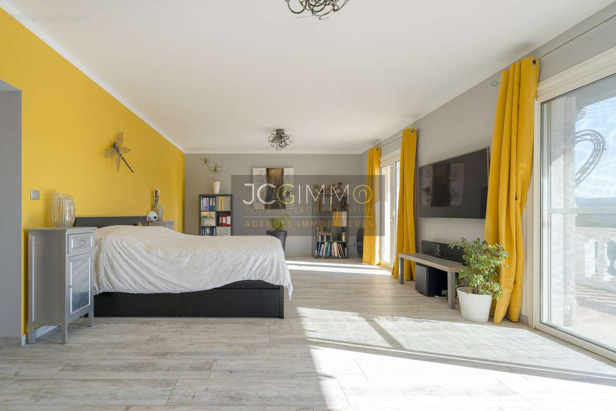 Maison à CAMPS-LA-SOURCE