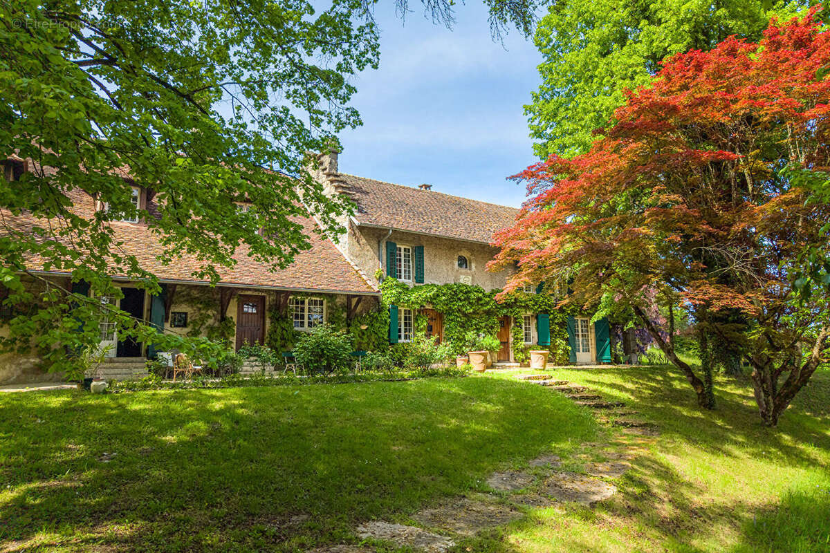 Maison à PEYRIEU
