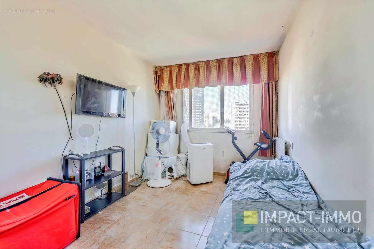 Appartement à COURBEVOIE