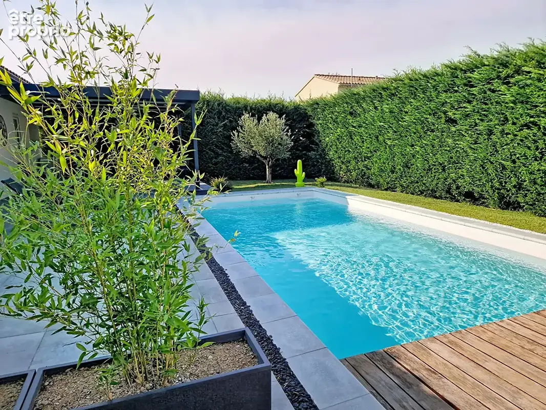 Maison Pujaut 6 pièce(s) 203 m2 habitables plus garage sur une parcelle de 1022 m² avec piscine. - photo 6