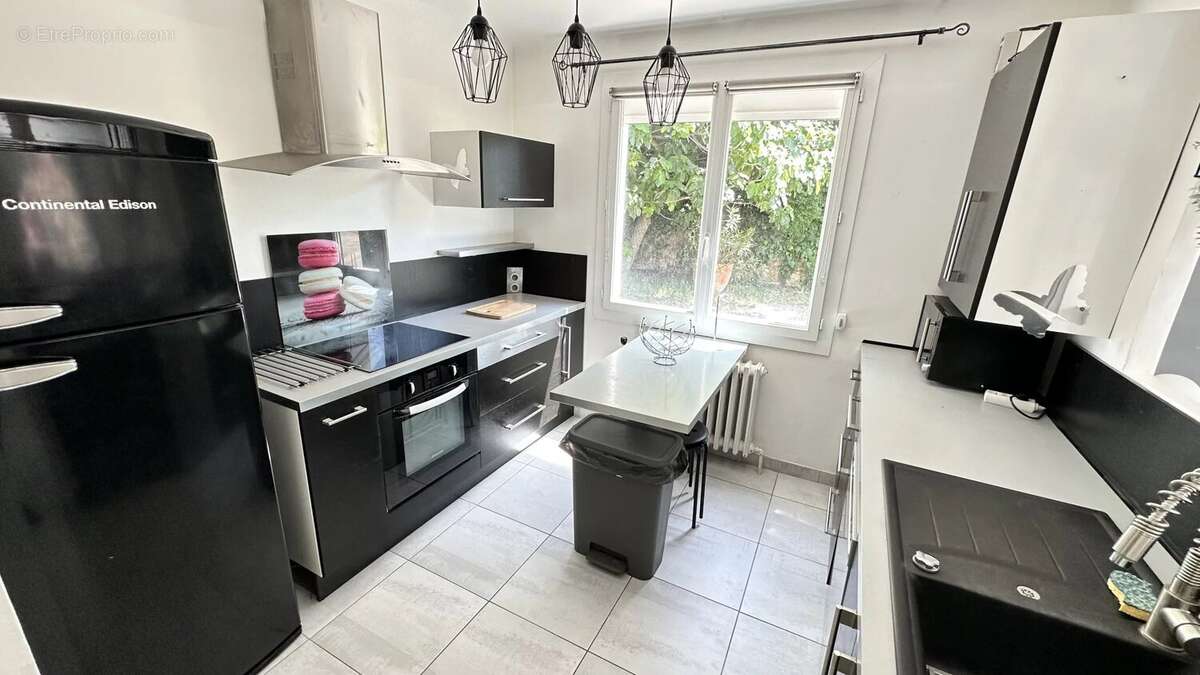 Deux maisons mitoyennes et un appartement avec jardin et garage - photo 2