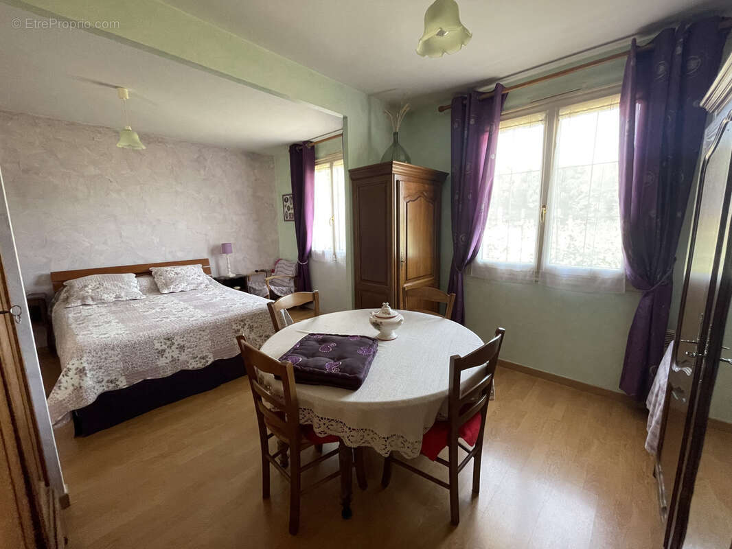 Maison à SAINT-JEAN-DE-LA-MOTTE