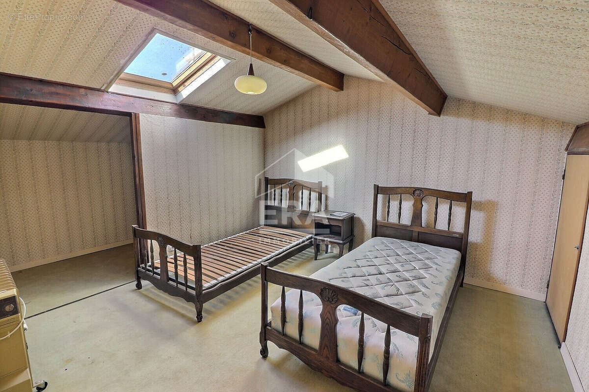 Maison à ENTRAIGUES-SUR-LA-SORGUE