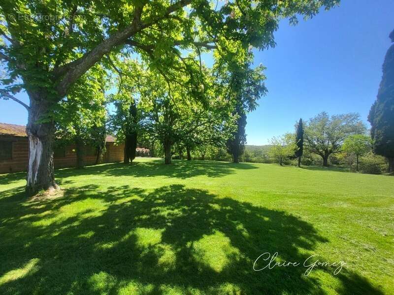 Terrain à MONTAIGUT-SUR-SAVE