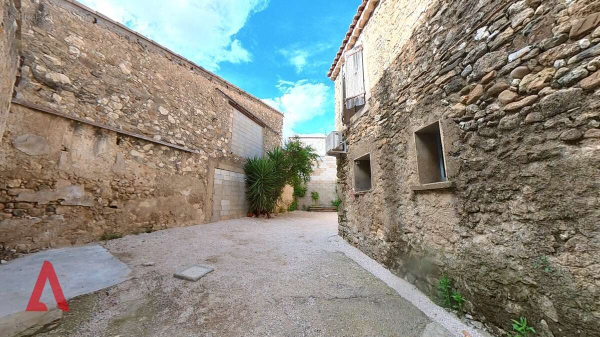 Maison à SAINT-GENIES-DE-FONTEDIT