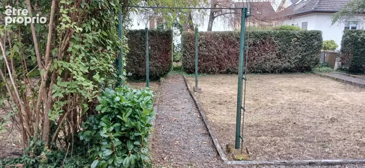 À Valdoie, maison de ville idéalement située avec jardin privatif - photo 4
