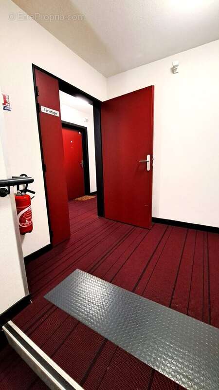 PALIER PARTIES COMMUNES - Appartement à POITIERS