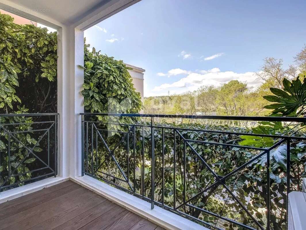 Appartement à MOUGINS