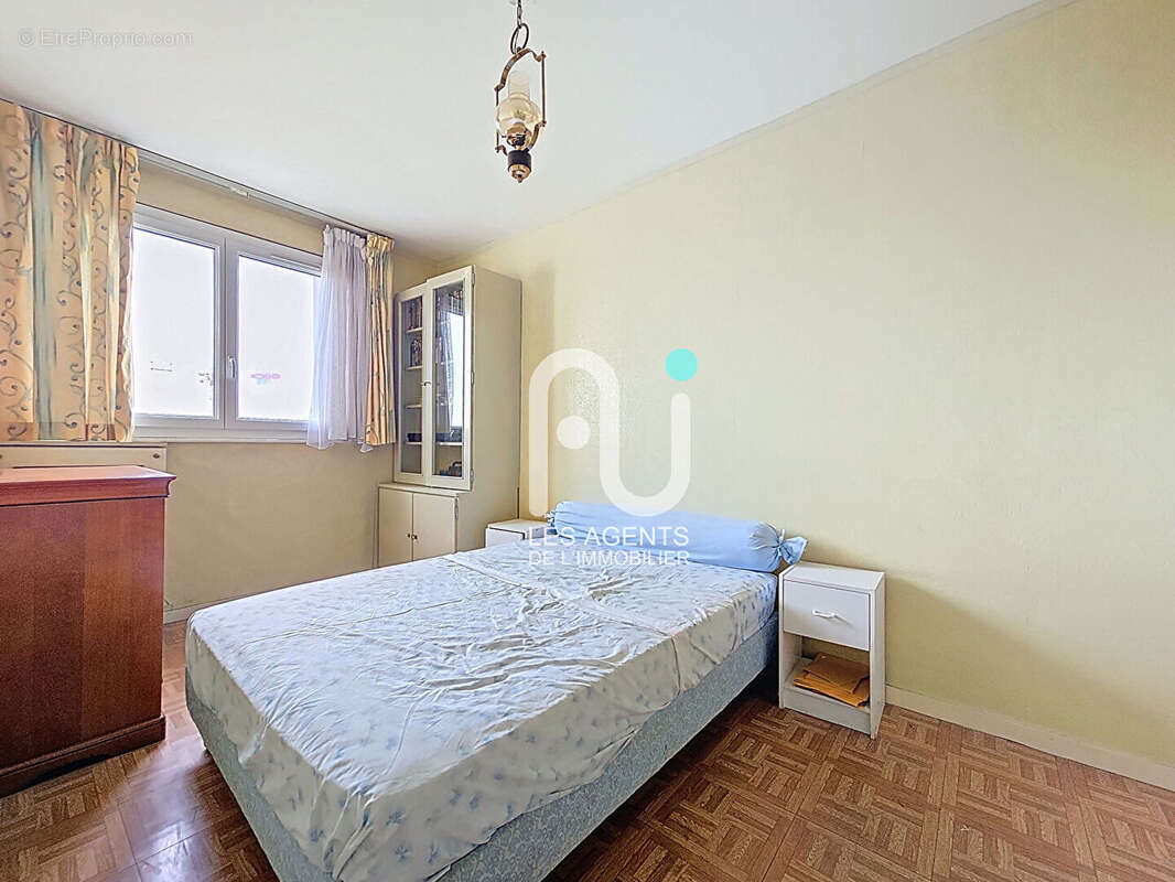 Appartement à VILLENEUVE-LA-GARENNE