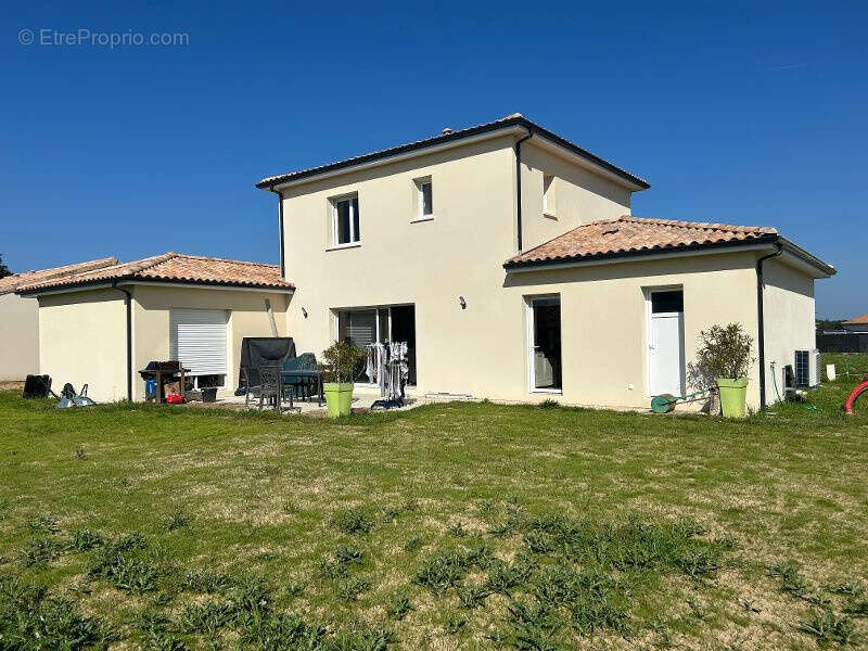 Maison à VILLEGOUGE