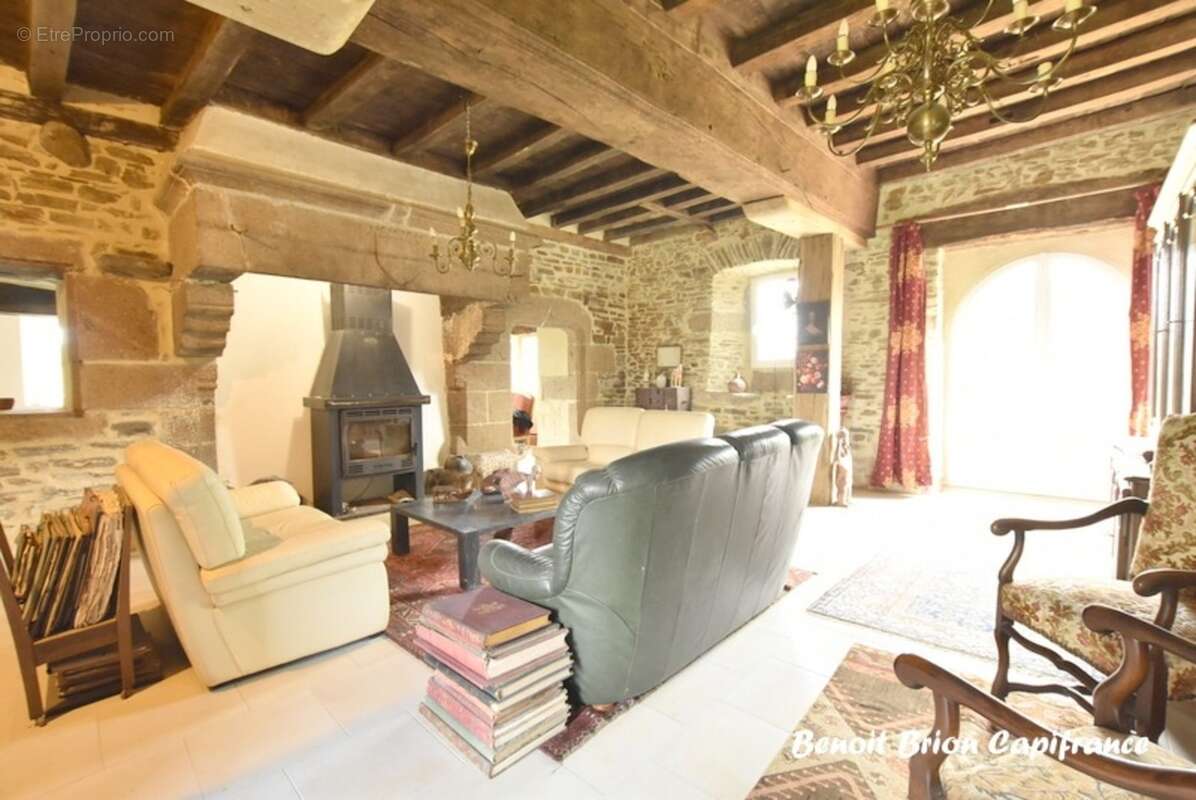 À vendre – Demeure historique en pierre d'environ 260 m² sur 2 hectares – Lapenty (50), à proximité de Saint-Hilaire-du-Harcouët - photo 8