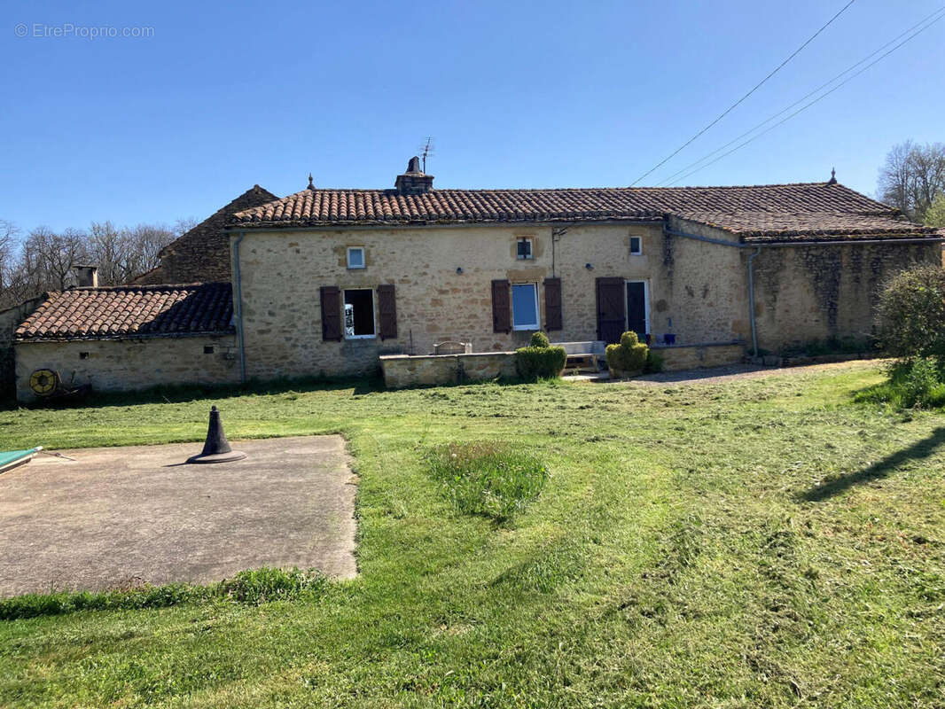 gite coté piscine - Maison à PRAYSSAC
