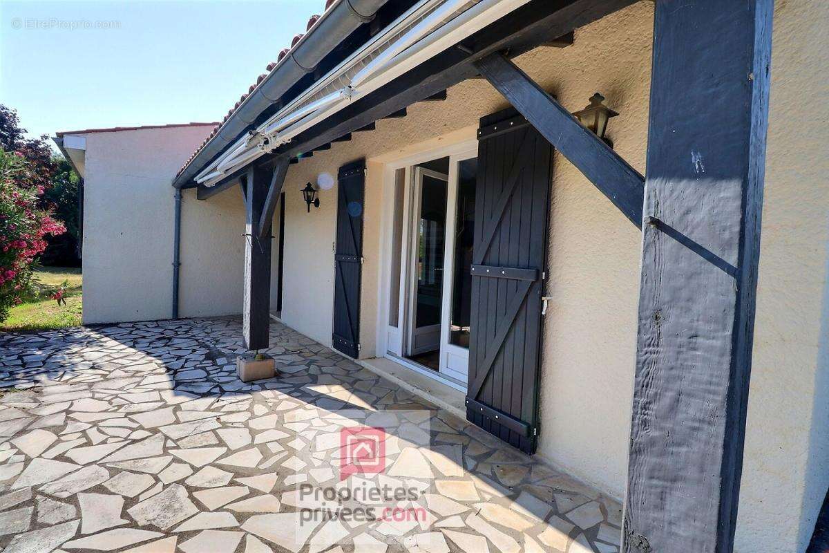 Maison Tonnay Boutonne 5 pièces 100 m2 - garage attenant - Bon diagnostic - Très grande parcelle de terrain - photo 5