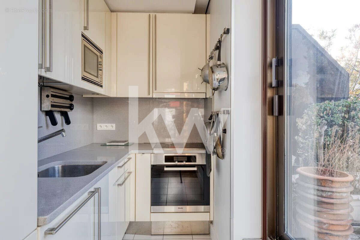 Appartement à PARIS-8E