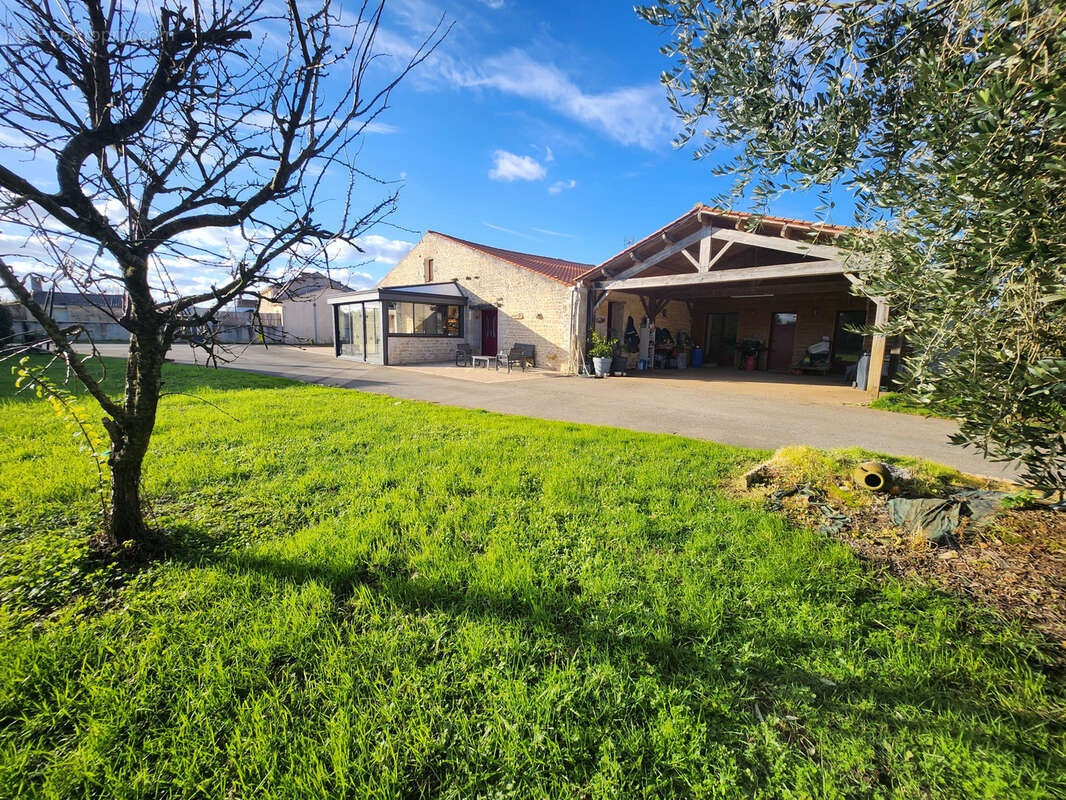 Maison à SAINTE-GEMME-LA-PLAINE
