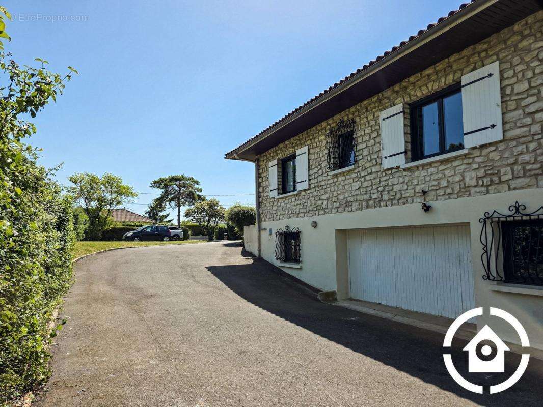 ? Maison familiale sur sous-sol - 4 chambres + studio - T - photo 24