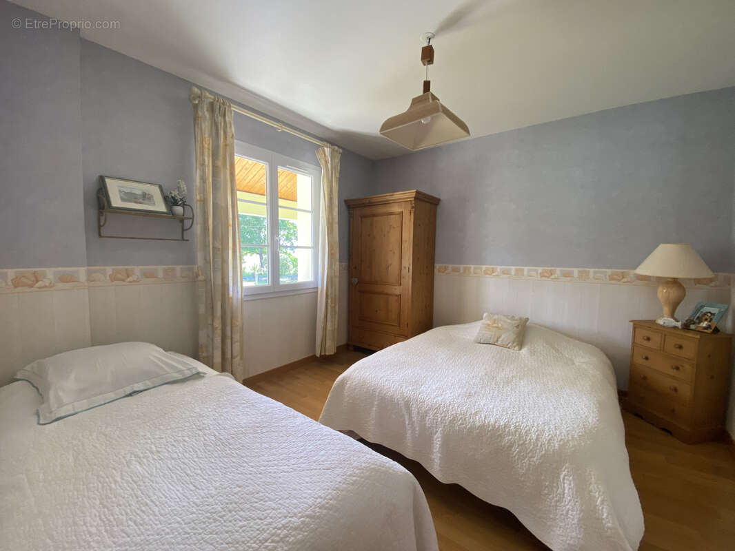 Maison à GIFFAUMONT-CHAMPAUBERT