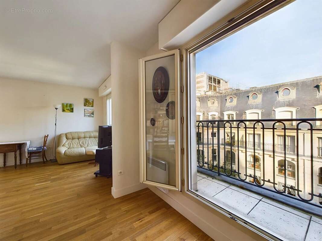 Appartement à PARIS-17E