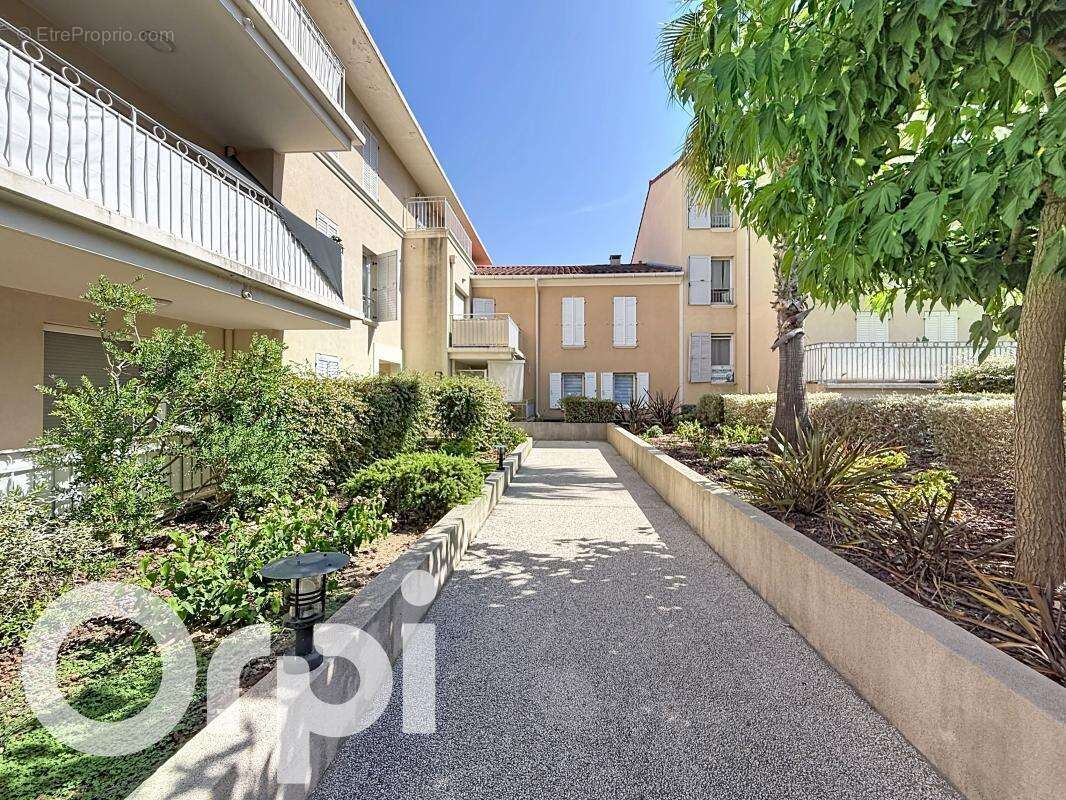 Appartement à PUGET-SUR-ARGENS