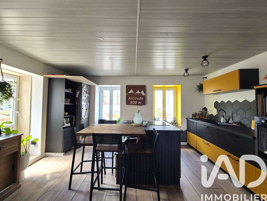 Maison 75 m² à Saint-Germain-L'herm  - photo 6