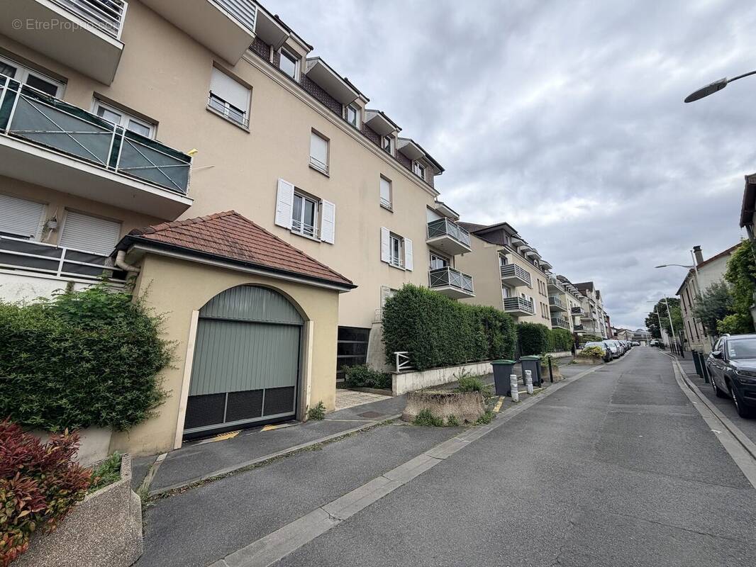 Parking à CHAMPS-SUR-MARNE