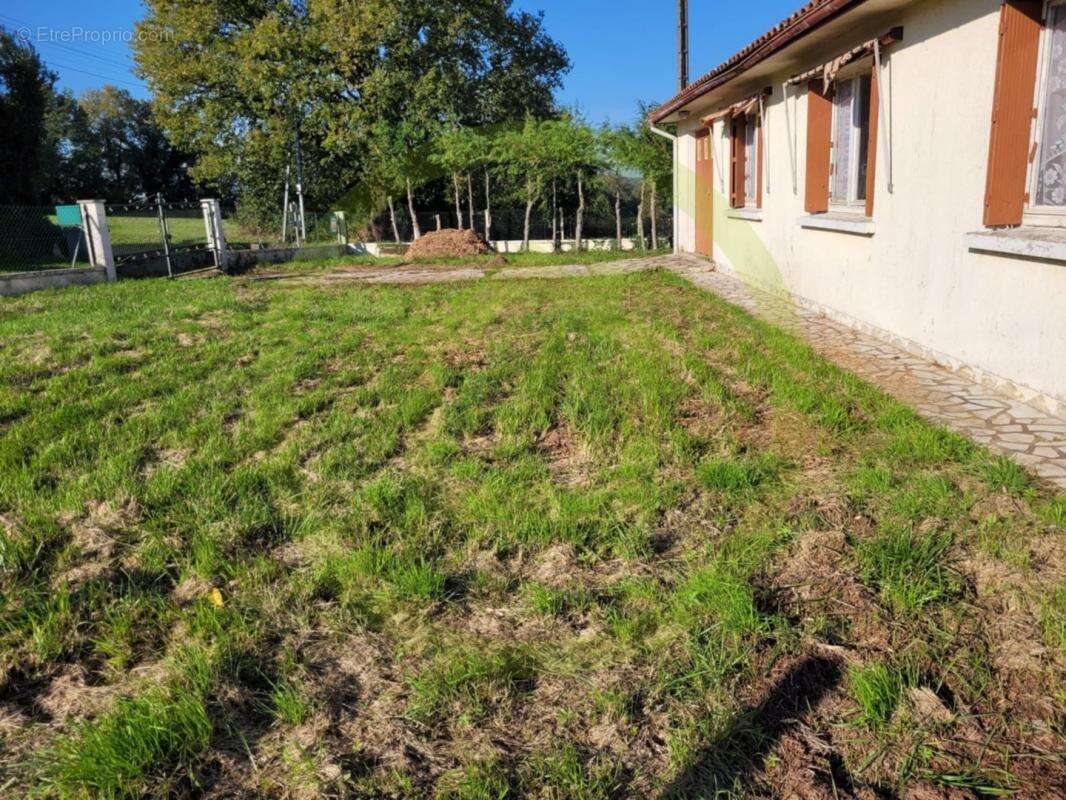 Maison à SAINT-BONNET-SUR-GIRONDE