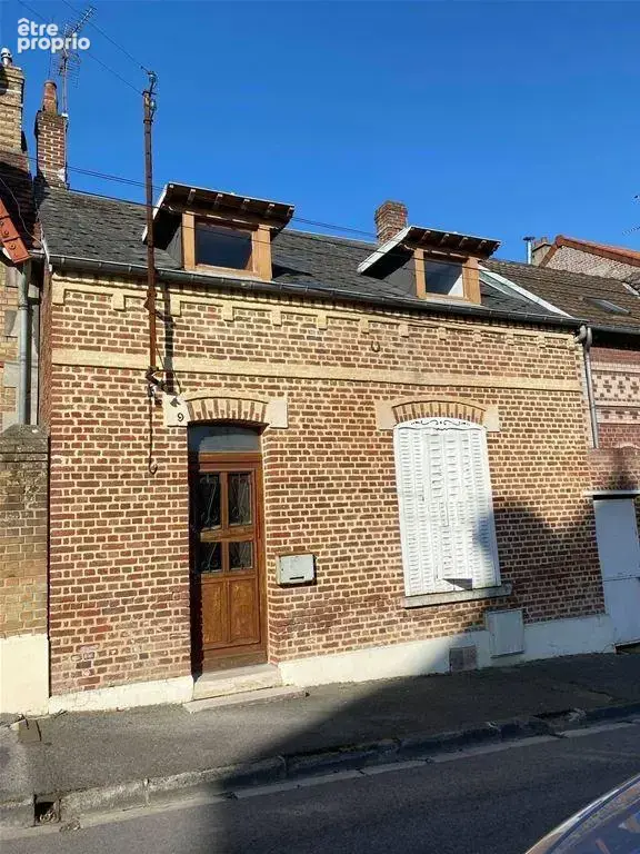 Maison de ville à rénover avec commodités de plain pied d'une superficie de 111 m²