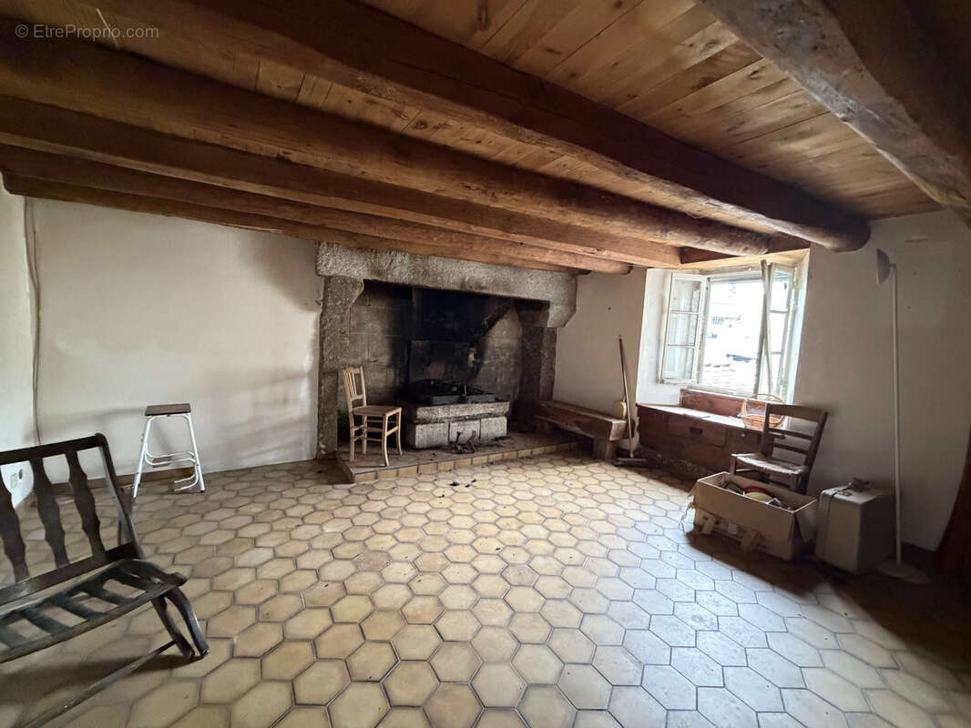 Maison à RIEUTORT-DE-RANDON