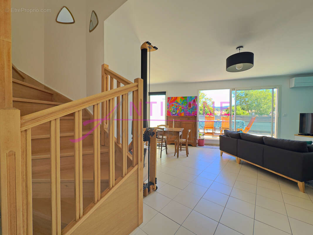 Appartement à SIX-FOURS-LES-PLAGES
