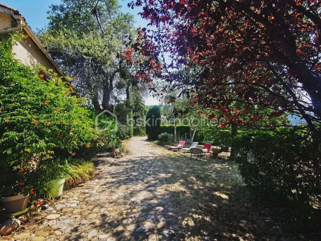 THOARD - propriété d'exception - deux villas de plain-pied (235m²) - terrain 5 264m² - piscine - garage - photo 7