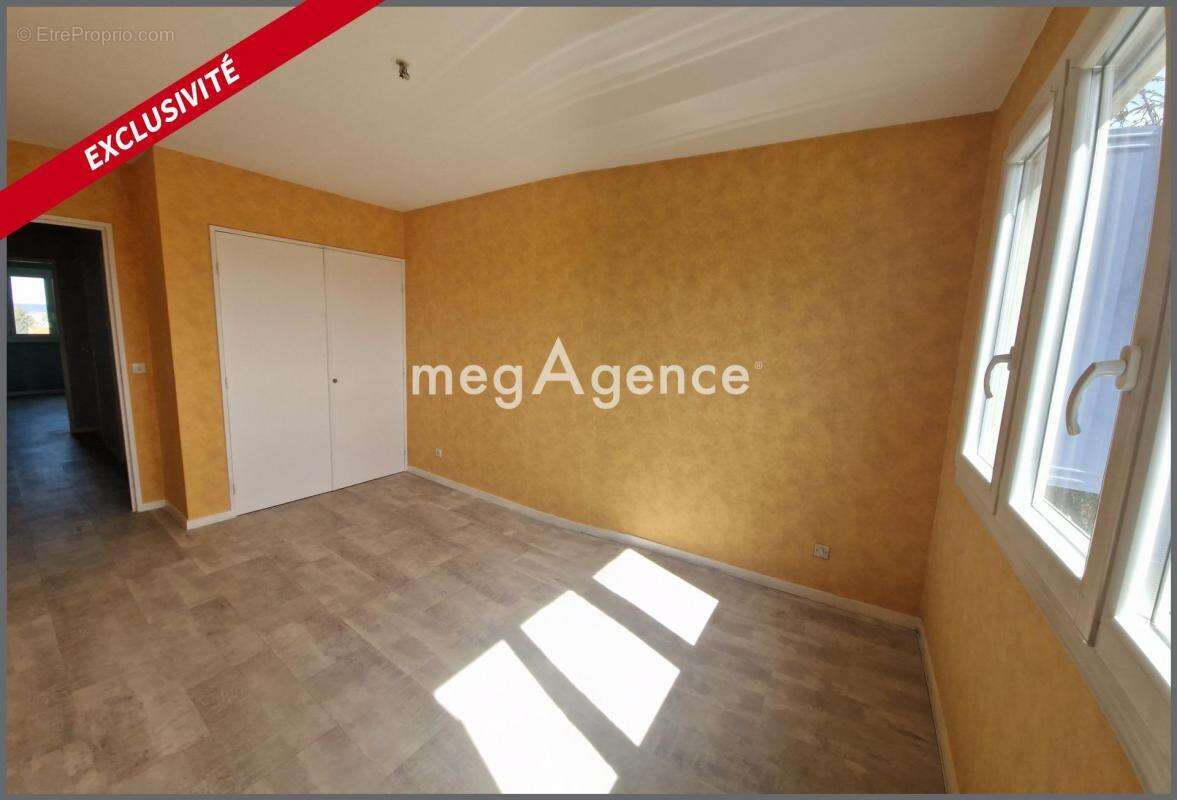 Appartement à MEYZIEU