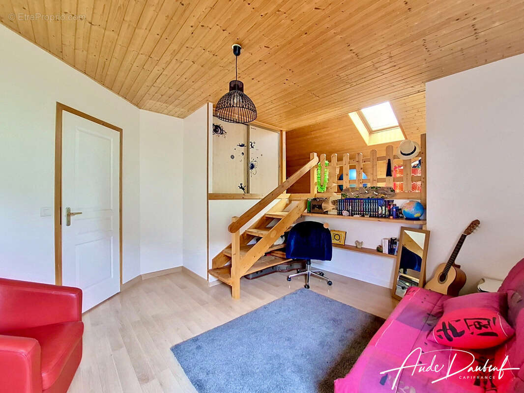Aux portes de Genève - Maison familiale 4 chambres avec jardin, garage, abris voitures et annexes - photo 18