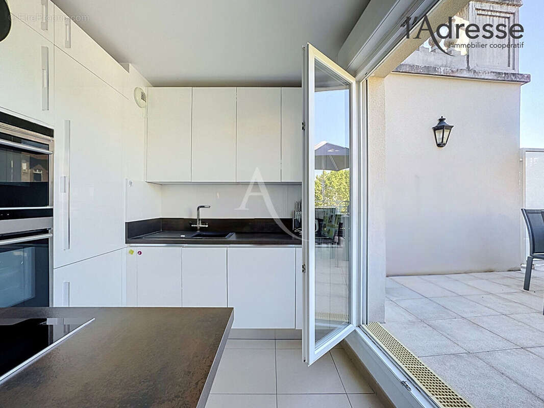 PUTEAUX/ République - Appartement 3 pièces 62m² - 1 Terrasse 16m²  - 1 Parking - 1 Cave - photo 2