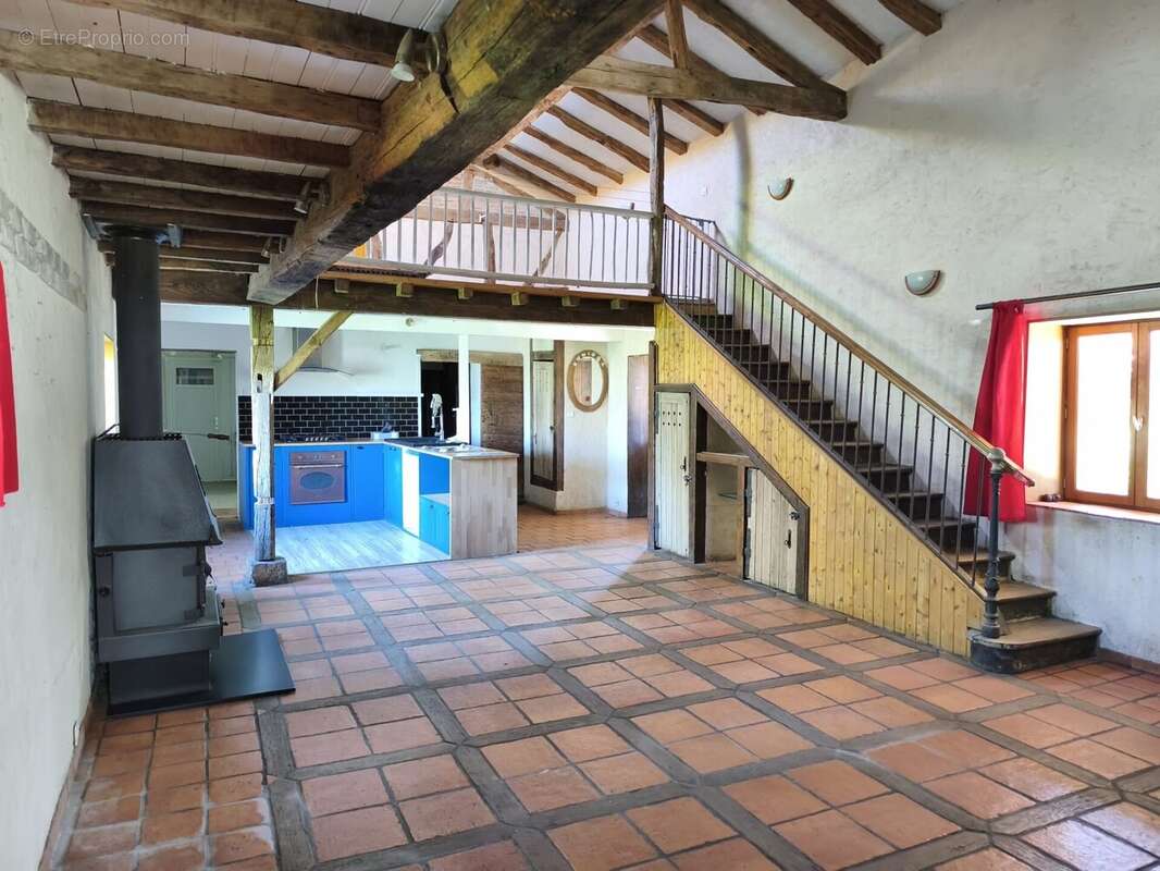 Maison à SAINT-JEAN-SUR-REYSSOUZE