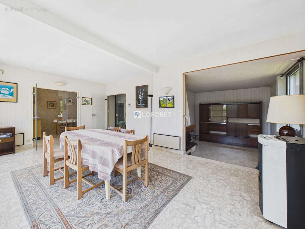 Maison 7 pièce(s) 162m2 -  ELLIANT - photo 4