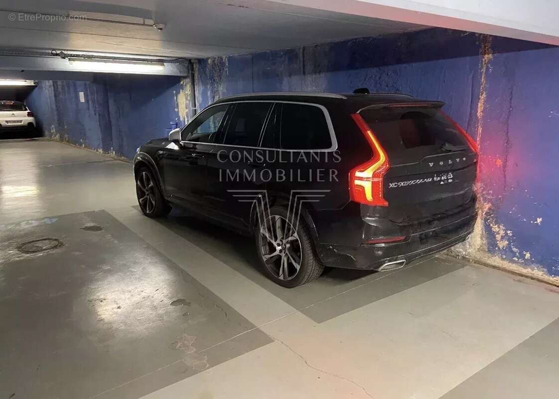 Parking à PARIS-16E