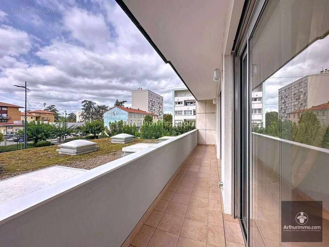 Appartement à LE COTEAU