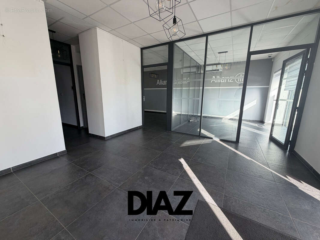 À VENDRE   MURS COMMERCIAUX LOUÉS   NÎMES Investissement locatif sécurisé   122 m2   Rentabilité immédiate - photo 3