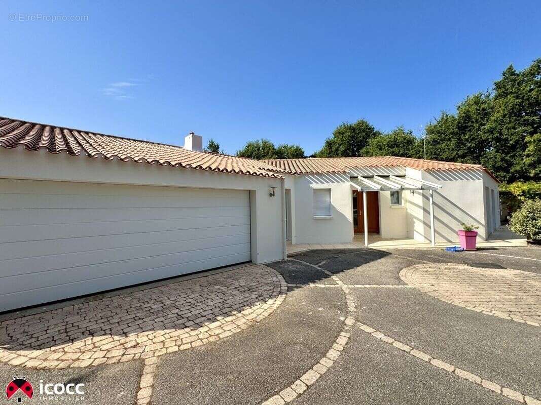 Maison 174 m² à Venansault  - photo 2
