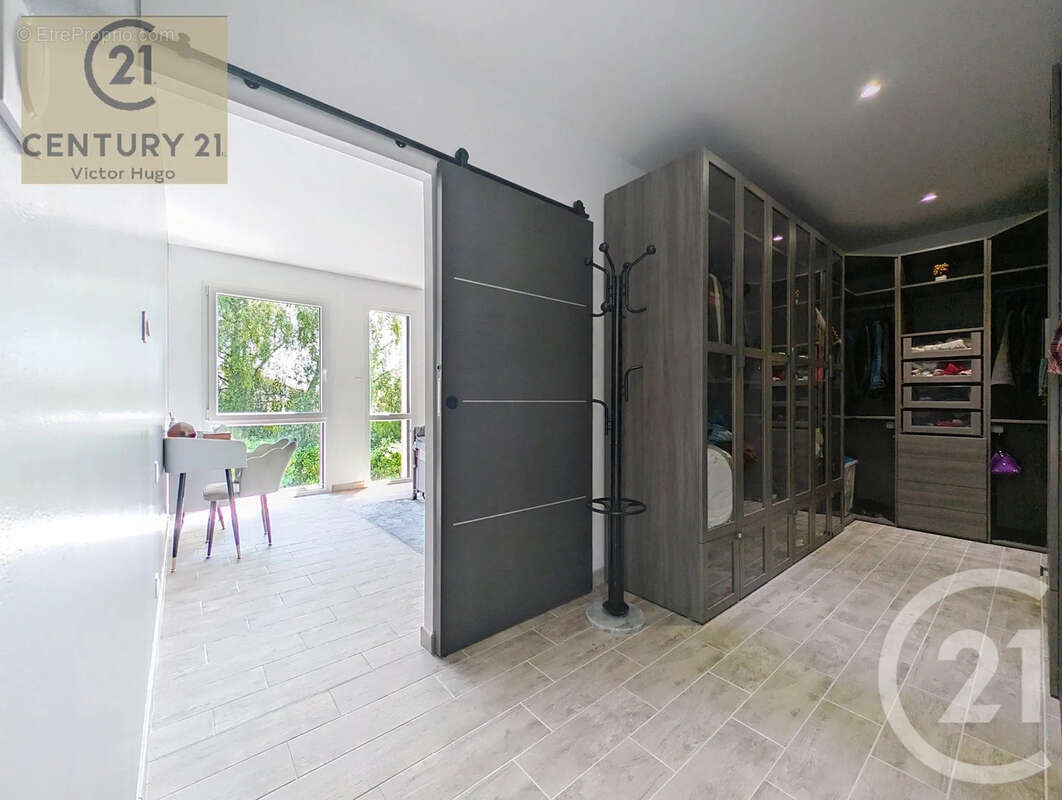 Maison 243 m² à Limoges  - photo 10