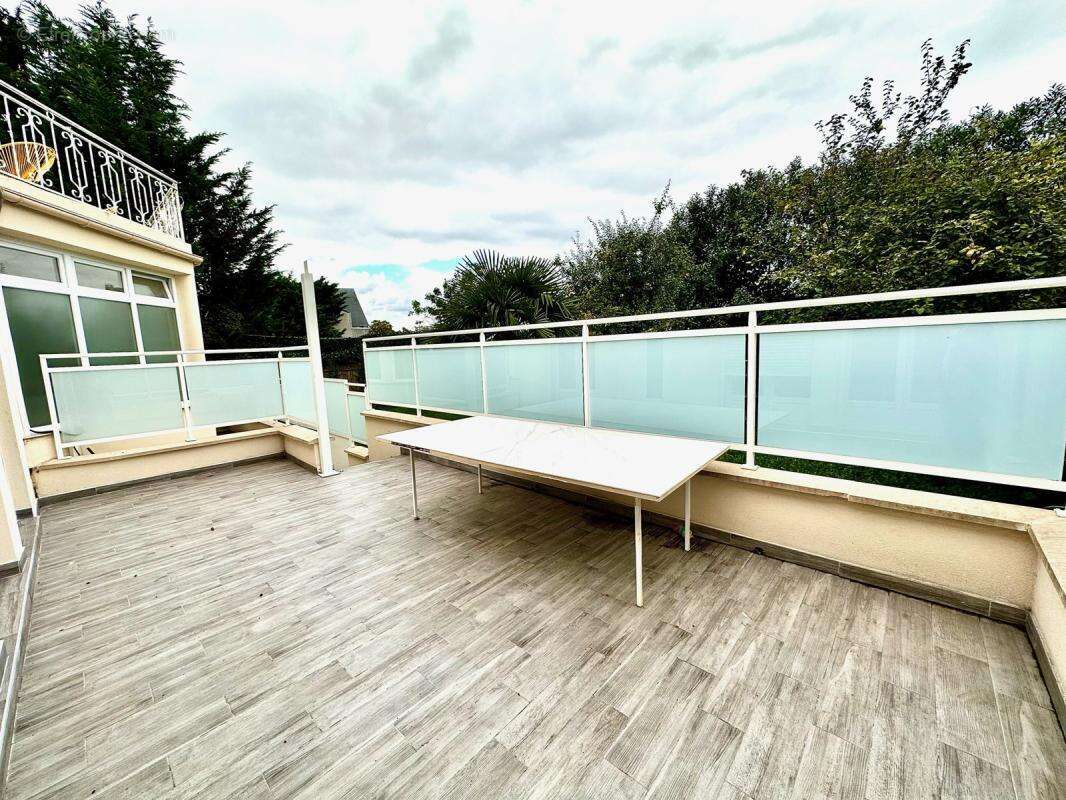 Appartement à FONTENAY-SOUS-BOIS