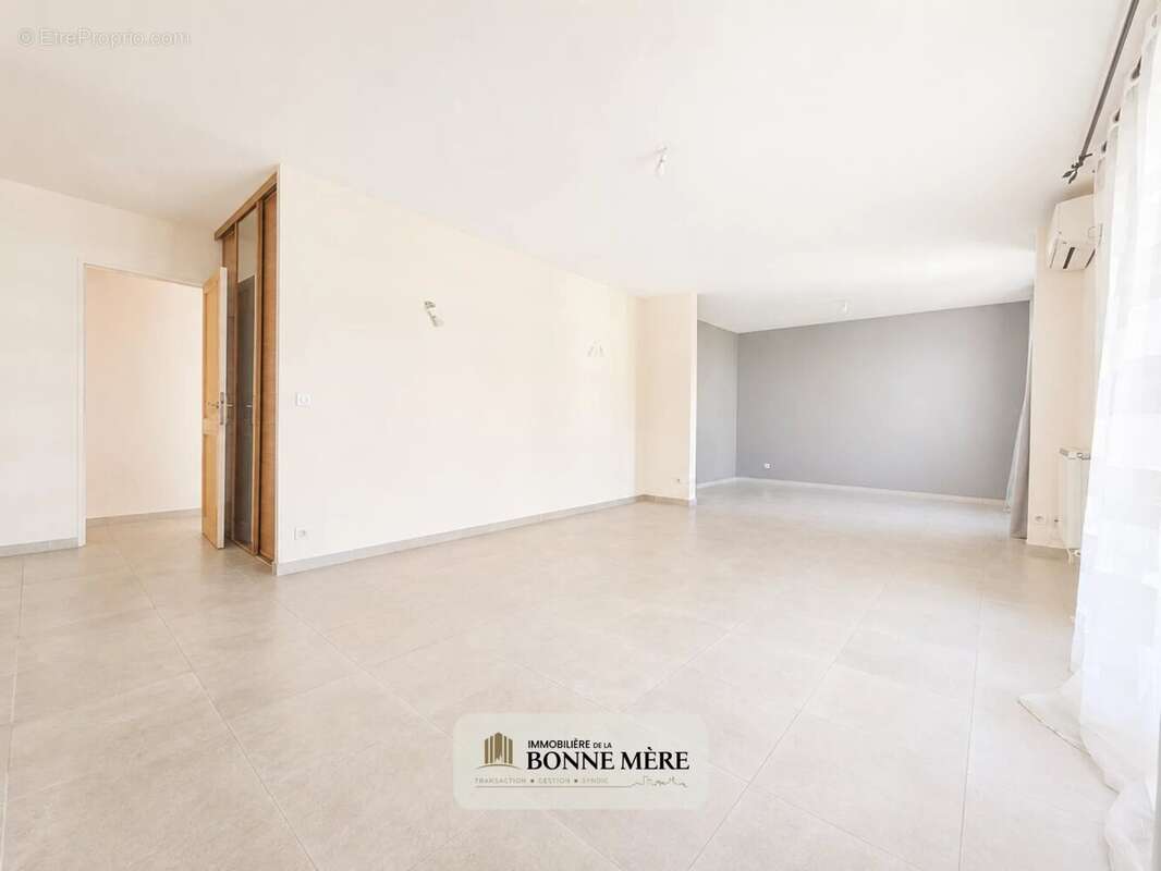 Appartement 90 m² à Marseille-11e  - photo 2